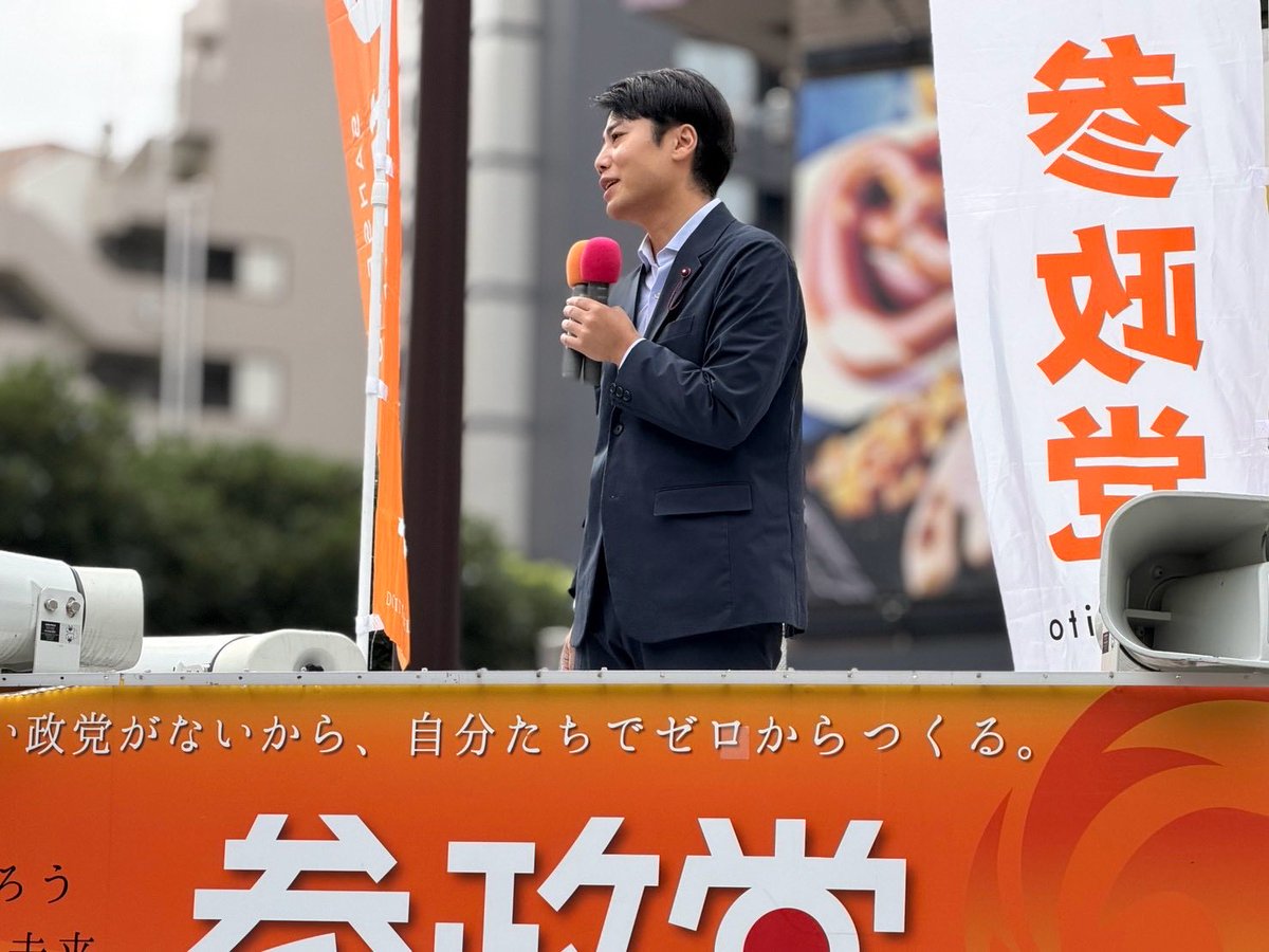 yano_keita's tweet photo. 本日は京急蒲田駅前で街頭演説、その後はタウンミーティングへ。

私からは、渋谷区・大田区の街を支える中小企業が、いかに大切で、いまどれだけ厳しい状況にあるのかをお話ししました。

ナフサ不足などで仕入れ価格は上がる。
でも、川下の中小企業ほど価格転嫁は難しい。

工務店、町工場、塗装業など、
地域を支える事業者から厳しい声が上がっています。

日本企業の99.7％は中小企業。雇用全体の約7割を占めます。

だからこそ今日は、
「なぜ【消費税減税】が【中小企業支援策】として繋がるのか！？」
という話ししました‼️

ご参加いただいた皆さま、ありがとうございました！
