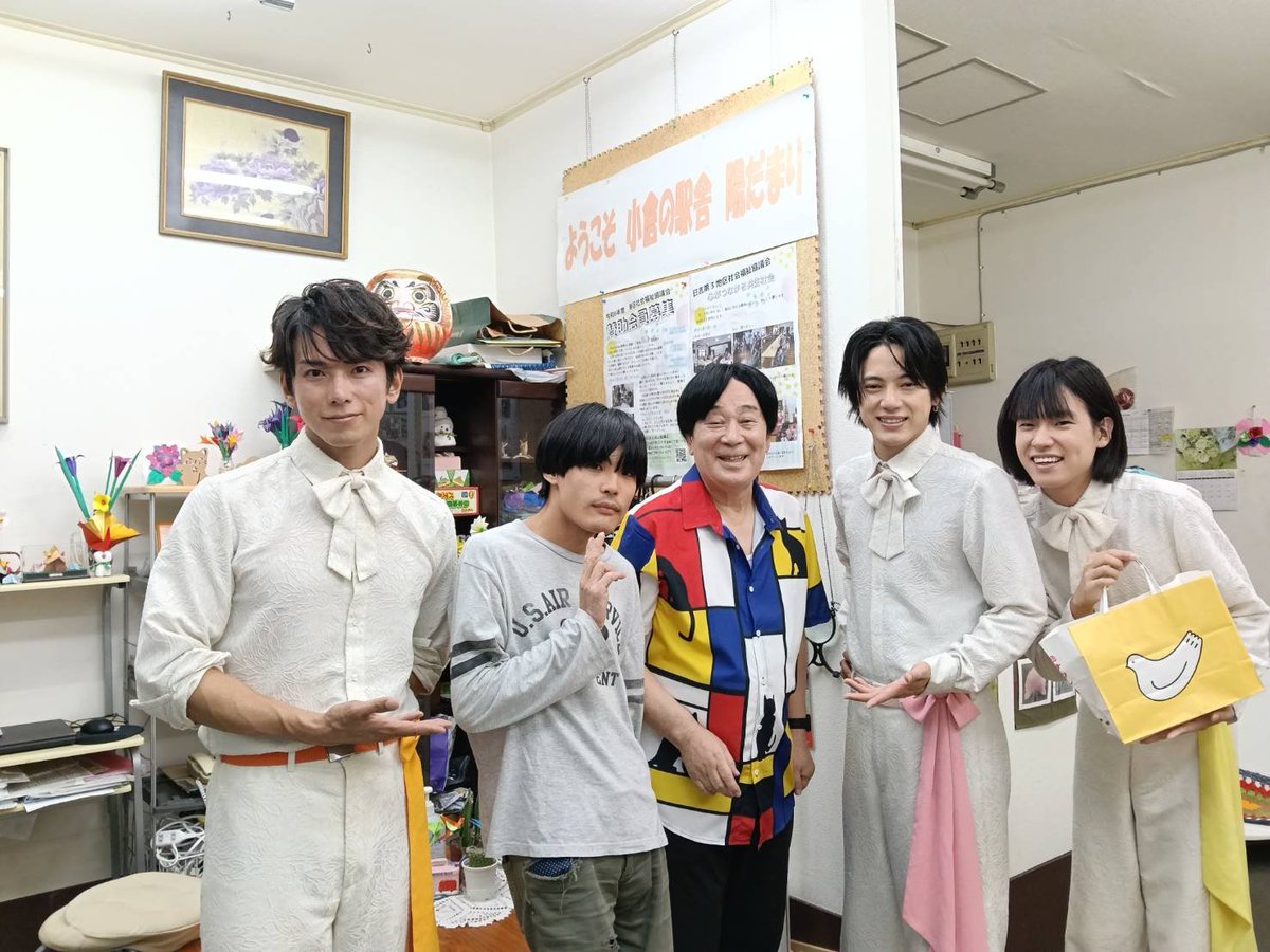 yuto3955's tweet photo. 本日も主催の津田文彦音楽事務所からのお仕事で小倉神社でスタッフとして働いてきました！

モナキさんの素晴らしいスター性、他にも毎年出てる松本あゆみさんや素晴らしい歌手の皆様の歌が生で聴けたし、最後の故郷わかれも味があって最高でした！

毎年、貴重な一日、感謝しております！ https://t.co/GYvlBpzVlF