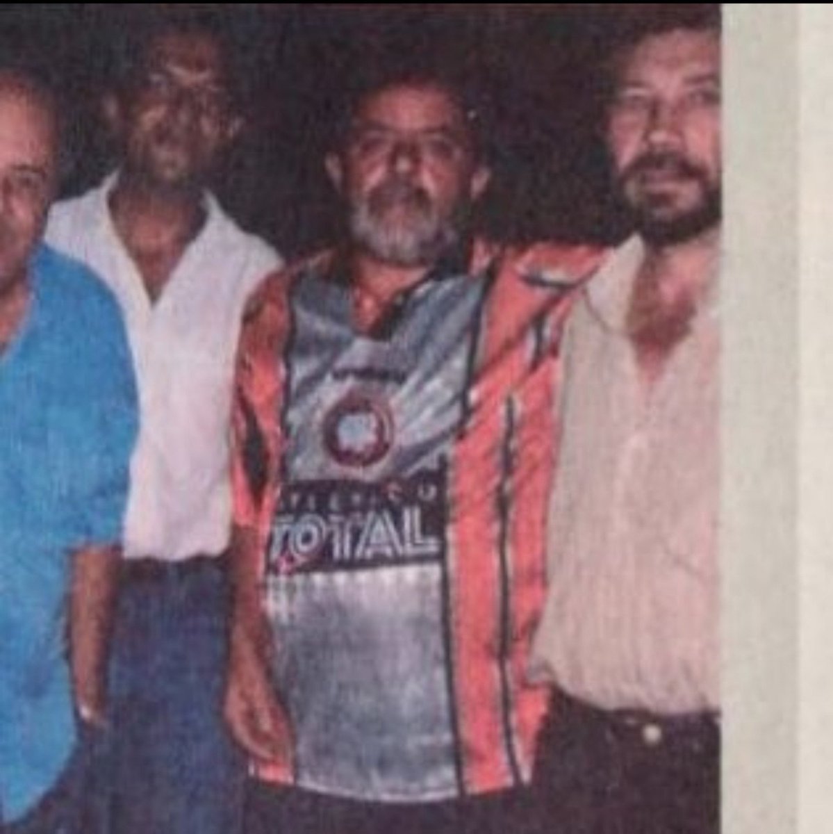 VeiodoCoxa's tweet photo. Politicos sao oportunistas, lembrem- se disso... https://t.co/O7RD3Yp4PS