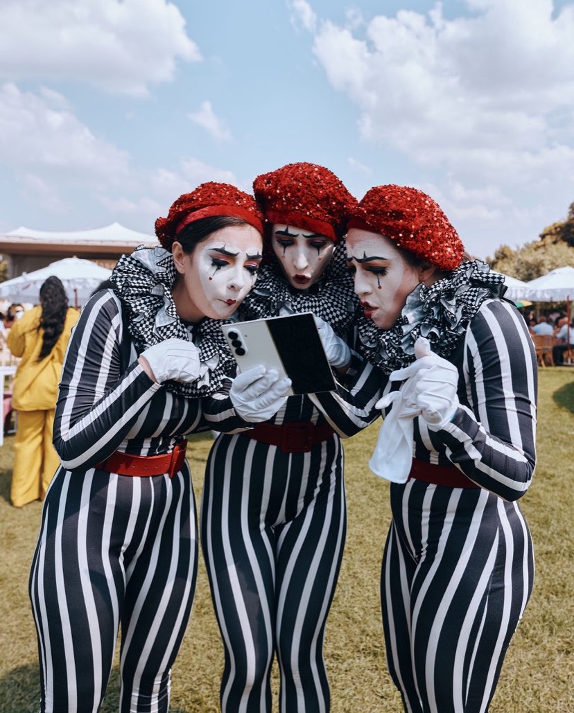 Langelihle_S's tweet photo. Small bag? No stress. Big screen? Absolutely. 😌The Galaxy Z Fold8 keeps it slim and light while still giving you that foldable magic. It really fits The luxury marble circus vibes 😍🤏🏿

@SamsungMobileSA #GalaxyZFold8 #LMC #SamsungMobileSA https://t.co/tBzng1MmwS