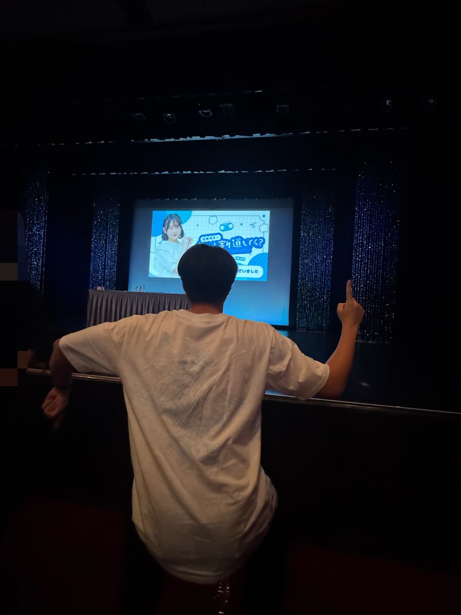 jxwychy's tweet photo. ずっと楽しみにしてたイベント、楽しかった！

まさか二部とも最前センブロを自引きするとは……！
さすがにびっくりした。

*二枚目はボカロリスナーの友人

#遠藤璃菜 のちょっと寄り道してく？
#藤野こころ https://t.co/CK9NCYvmae