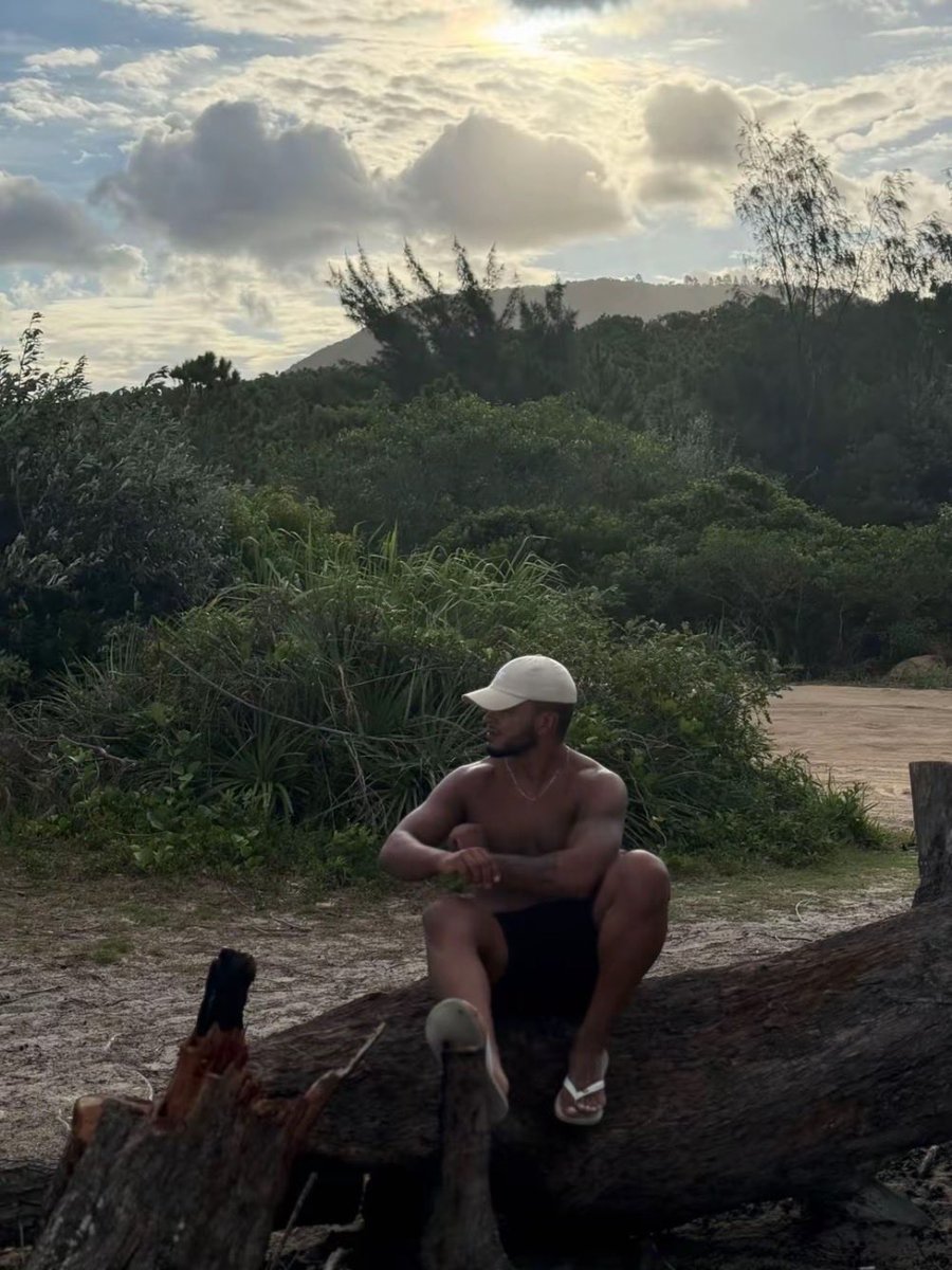 Rodriguesmau1's tweet photo. Vontade de uma prainha 🔥 Goiânia e perfeita 😍 mas podia ter uma prainha ☀️🍁🍀🌞 https://t.co/DsYEfsiqh1