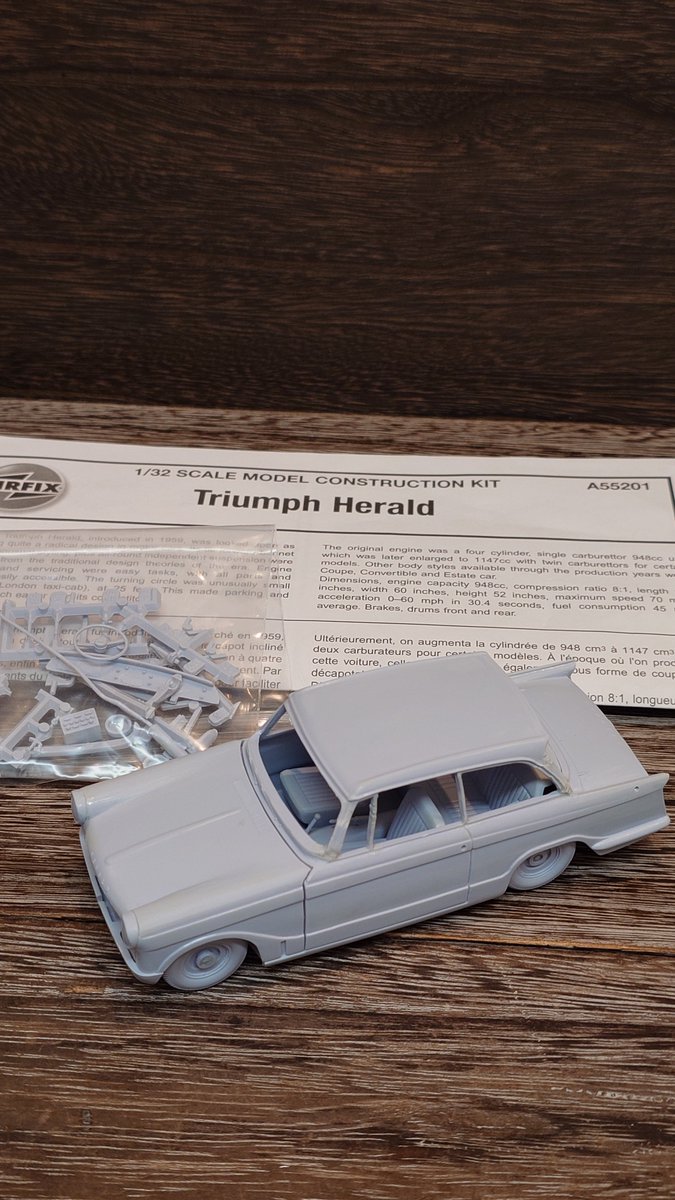yasuoSu70339660's tweet photo. Yak-50 蓋を開けたらなんとやら...
AIRFIX Triumph Herald の仕掛品が出た👍
仮組状態でも渋いカッコ良さです✨

#AIRFIX
#TriumphHerald
#Amodel
#YAK_50 https://t.co/qfxgBzclHO