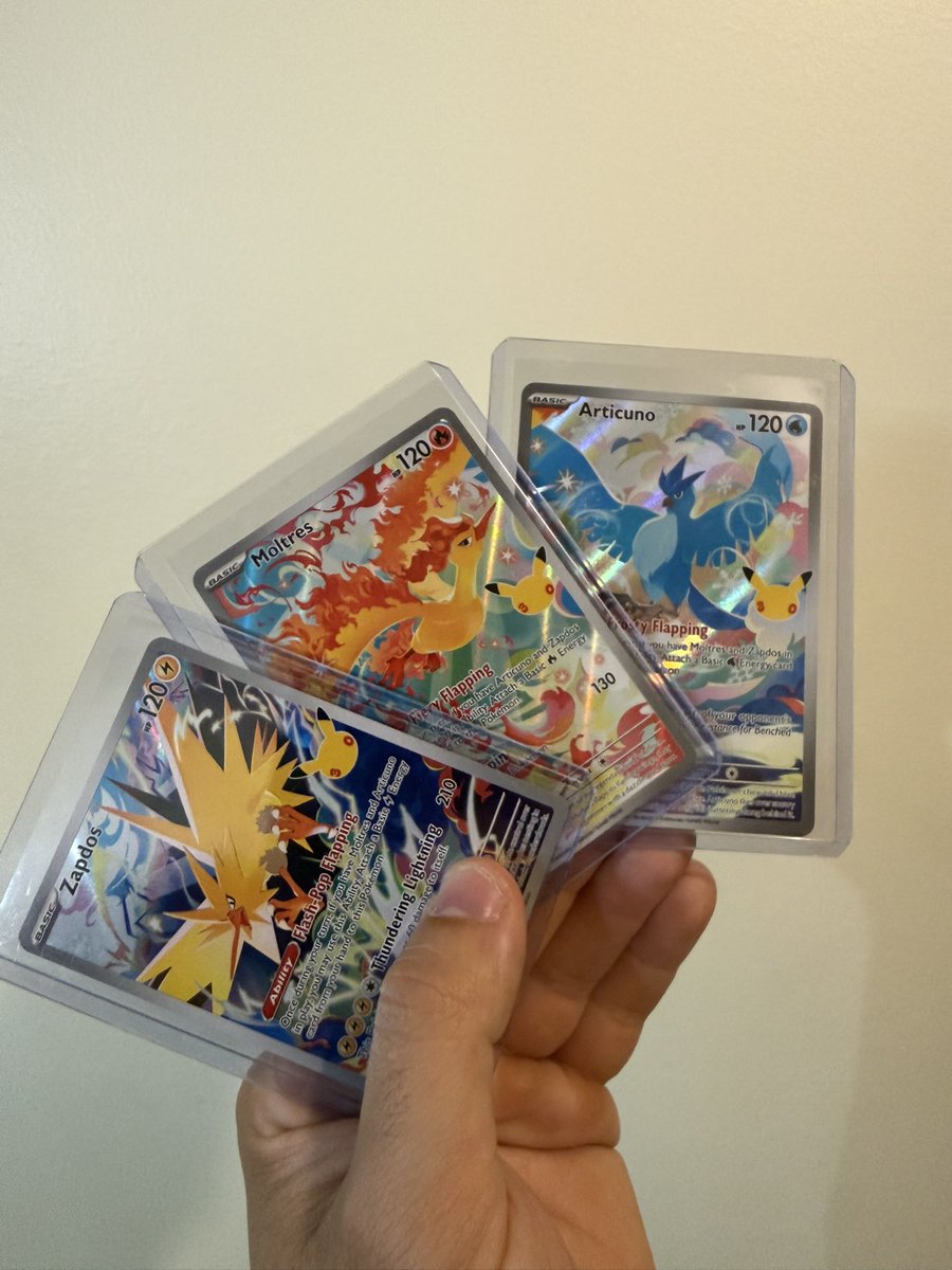 PokePres's tweet photo. I have the vision 

I think all collectors need this particular trio. 

The cards are honestly just clean. https://t.co/QCK78DMQdg