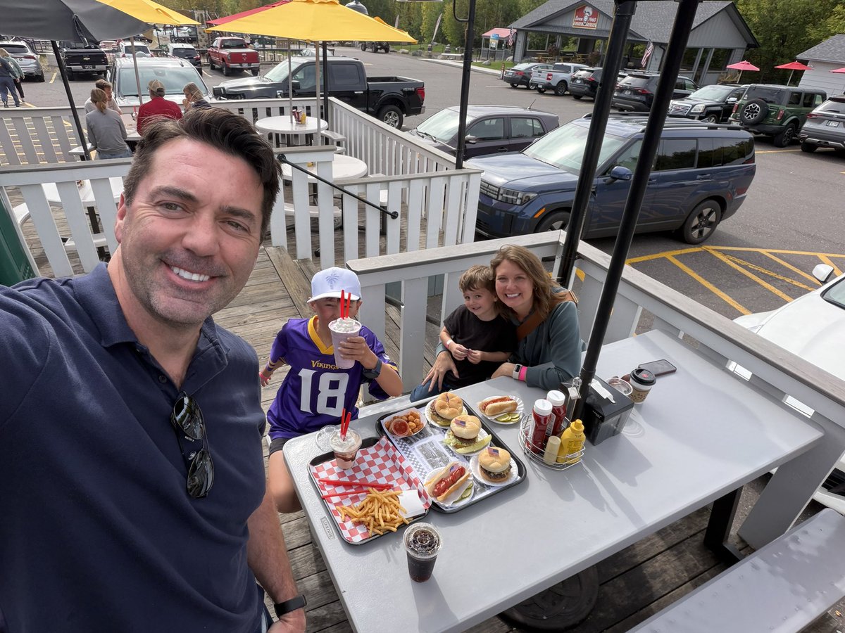 DanielFanning's tweet photo. Enjoyed one last visit to Gordy’s in Cloquet before they close for the season (final day today 9/27). We make several trips a year to this regional treasure and love the burgers, malts, and the excellent small town service. #supportlocal #supportsmallbiz https://t.co/Hrhi3MDMQO