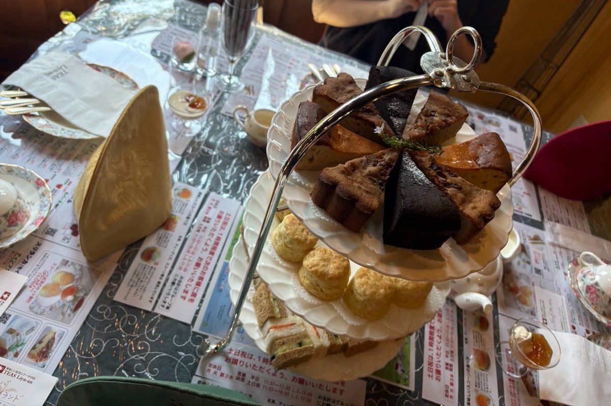 norakuraokan's tweet photo. 先日は素敵な人たちとアフタヌーンティーでとても癒される時間を過ごしてきたのですが…
10月のお菓子もぜひいただきたいところ✨
#TEAS Liyn-an https://t.co/0WQdH4UMuf