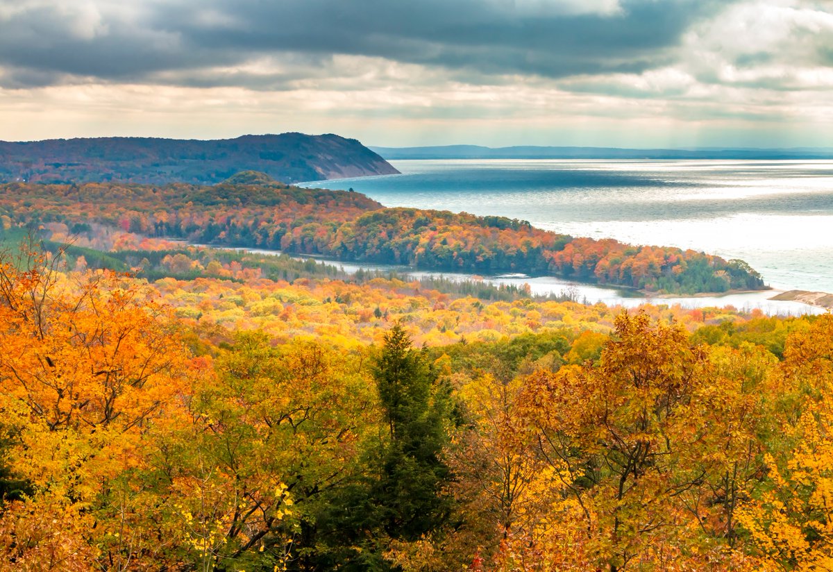 Interior's tweet photo. Public lands are amazing all year, but there’s something magnificent about fall.

As forests turn red, orange and gold, people head to their favorite places to enjoy the outdoors and nature’s spectacular seasonal show. 🍁

Photo at @SleepingBearNPS by Nathaniel Gonzales https://t.co/g5KgNTImpn