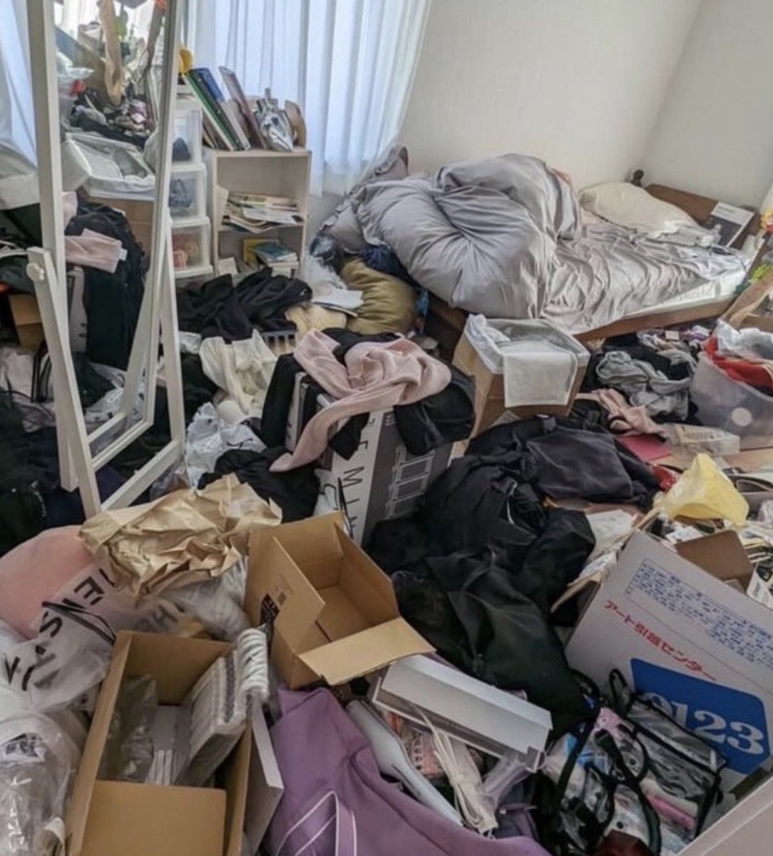 jennyd438's tweet photo. 夜勤続きの看護師の部屋なんてこんなもん
日給2万（ご奉仕付き）で片付けて手伝ってくれる人いたら「♡」くれませんか？？ https://t.co/GMcw7BTgIT