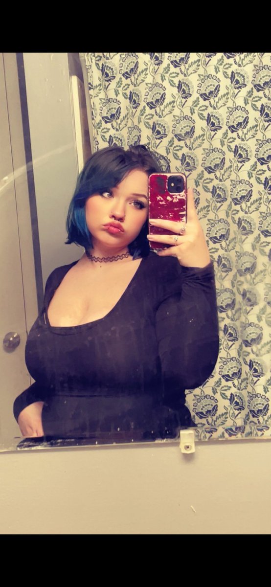 CosminG90's tweet photo. @babylcveagb @loungingmee Of course you look like this lmao😭🫣 https://t.co/skDNRpnVcW