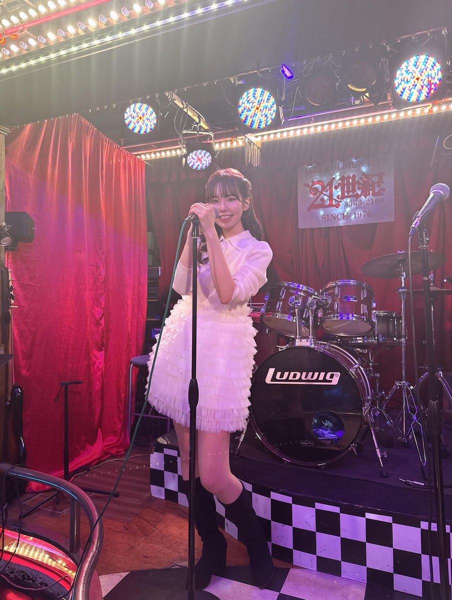 yu__moasu's tweet photo. 爆盛れAIビジュすぎ！！！！！(これを目指して生きていきますね)
いい匂いが良いのでパンを詰めてもらったよ🥐 https://t.co/D86KOQYFwl