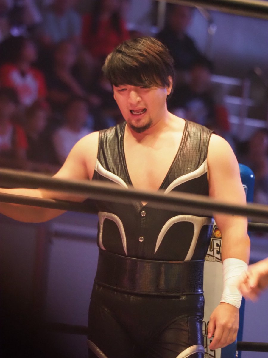 6161sor's tweet photo. 久しぶりの蓮様。マウスピースの確認なのかお口パクパクしてて可愛かったです。
#njpw 
#新日本プロレス 
#成田蓮 https://t.co/b9K5ABdbCg