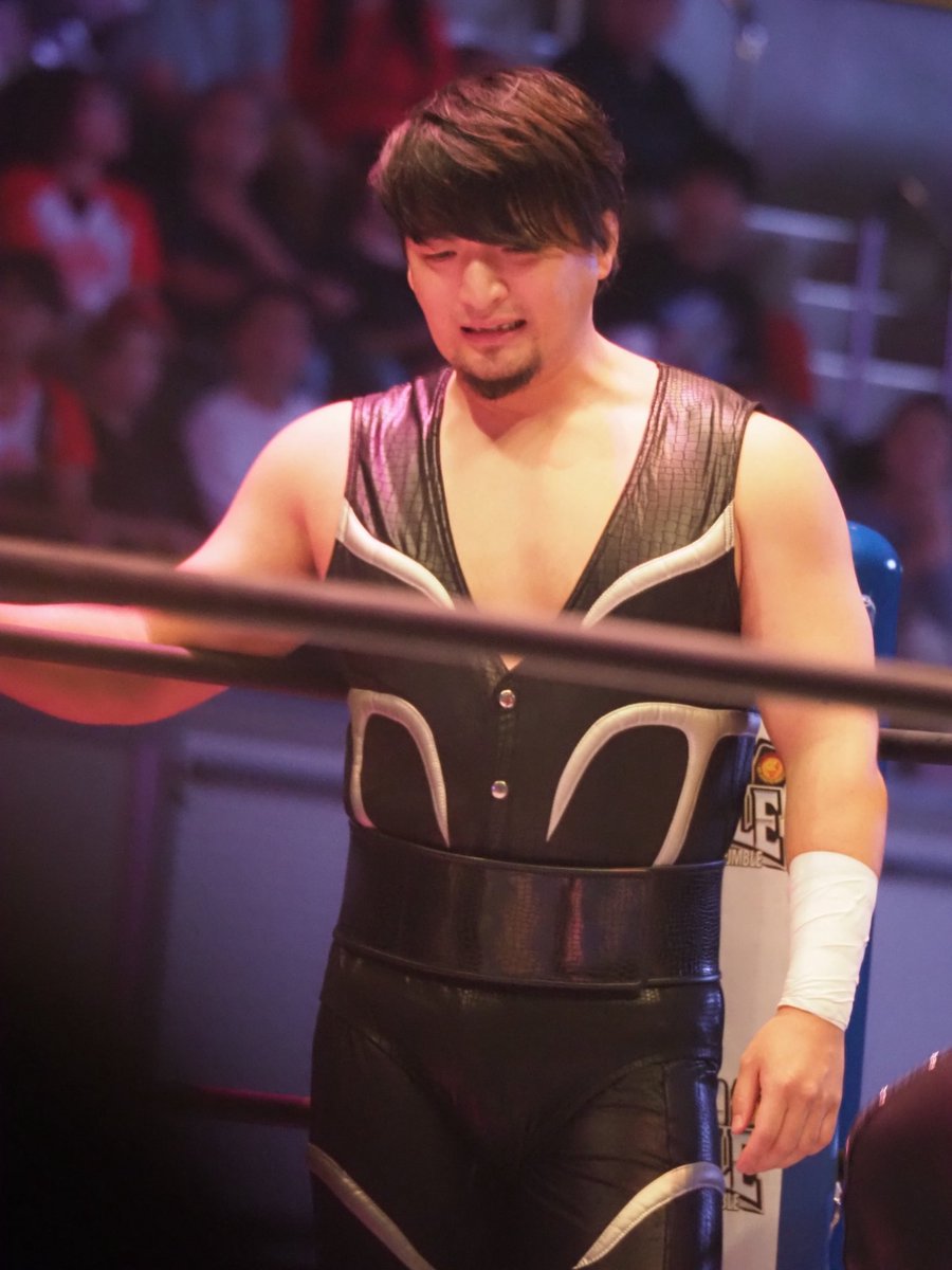 6161sor's tweet photo. 久しぶりの蓮様。マウスピースの確認なのかお口パクパクしてて可愛かったです。
#njpw 
#新日本プロレス 
#成田蓮 https://t.co/b9K5ABdbCg