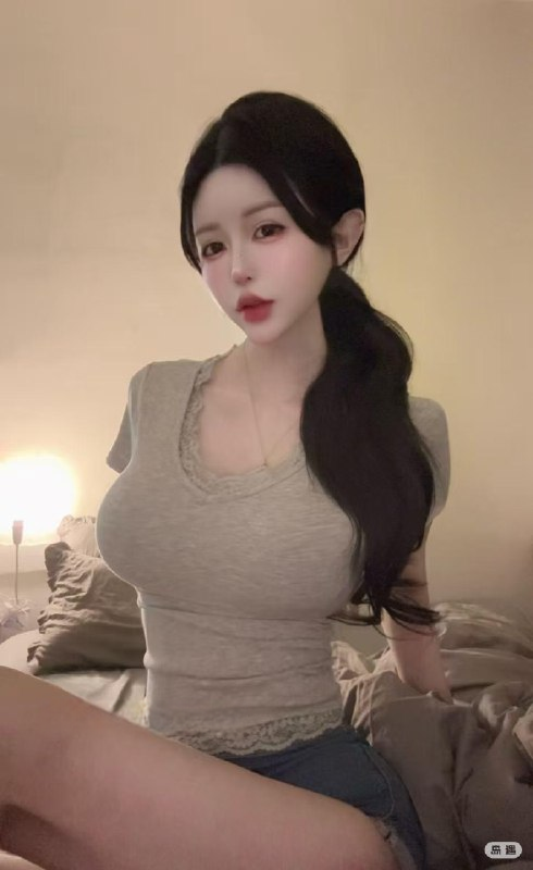 ibnihaldunn's tweet photo. 大胸是视觉冲击，
水蛇腰是腰肢软到能掐出水，
美人背是转身那一秒的杀伤。
这三样叠在一起，不是性感，是犯规。
#胸   #大胸  #BBW  #美人背   #漏点  #丝袜 https://t.co/Qng9uNvR38