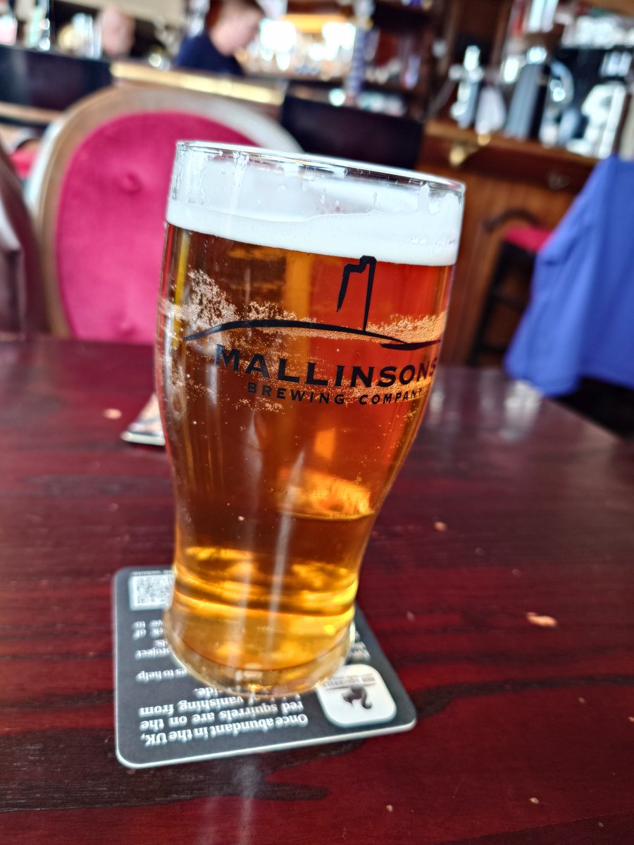 norfolknog1's tweet photo. Superb @Mallinsons on at @AlexandraHotel4 #Hull like angels dancing on the tongue 😀🍻🍻🍻 #hops @HullCAMRA https://t.co/PTKFFfAy0v