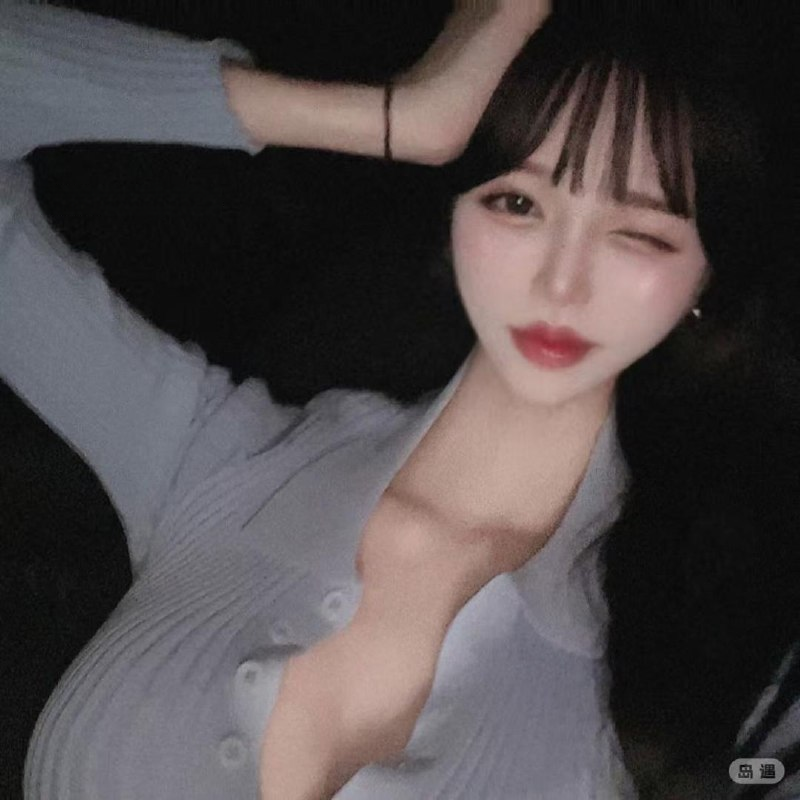 ibnihaldunn's tweet photo. 大胸是视觉冲击，
水蛇腰是腰肢软到能掐出水，
美人背是转身那一秒的杀伤。
这三样叠在一起，不是性感，是犯规。
#胸   #大胸  #BBW  #美人背   #漏点  #丝袜 https://t.co/Qng9uNvR38