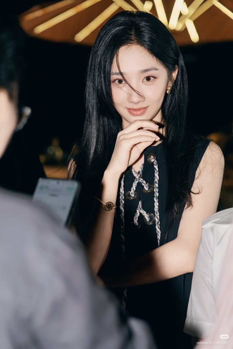 WYL_STYLE's tweet photo. 260927 photographer update 

Gorgeous! 

🔗https://t.co/IlKVLqj5M5

#WangYinglu #Yinglu https://t.co/PgTzQTgi7J