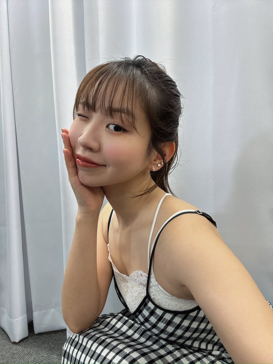 FurukawaMirin's tweet photo. 助けてもう仕事で人前出る時のお洋服がないです！！！2回人前出たら相当気に入ってるとかじゃないものは、ガンガン処分しちゃわないと置く場所もないです！
でももうストックがないです！
ポイントたくさんつく時に買うようにはしてるけど底をつきかけてます。どんな洋服着て欲しいですか！？ https://t.co/q2pegh8IEo
