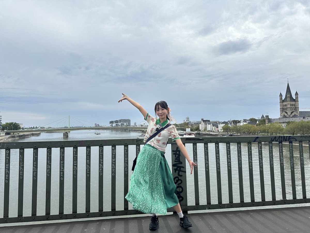 FurukawaMirin's tweet photo. 助けてもう仕事で人前出る時のお洋服がないです！！！2回人前出たら相当気に入ってるとかじゃないものは、ガンガン処分しちゃわないと置く場所もないです！
でももうストックがないです！
ポイントたくさんつく時に買うようにはしてるけど底をつきかけてます。どんな洋服着て欲しいですか！？ https://t.co/q2pegh8IEo