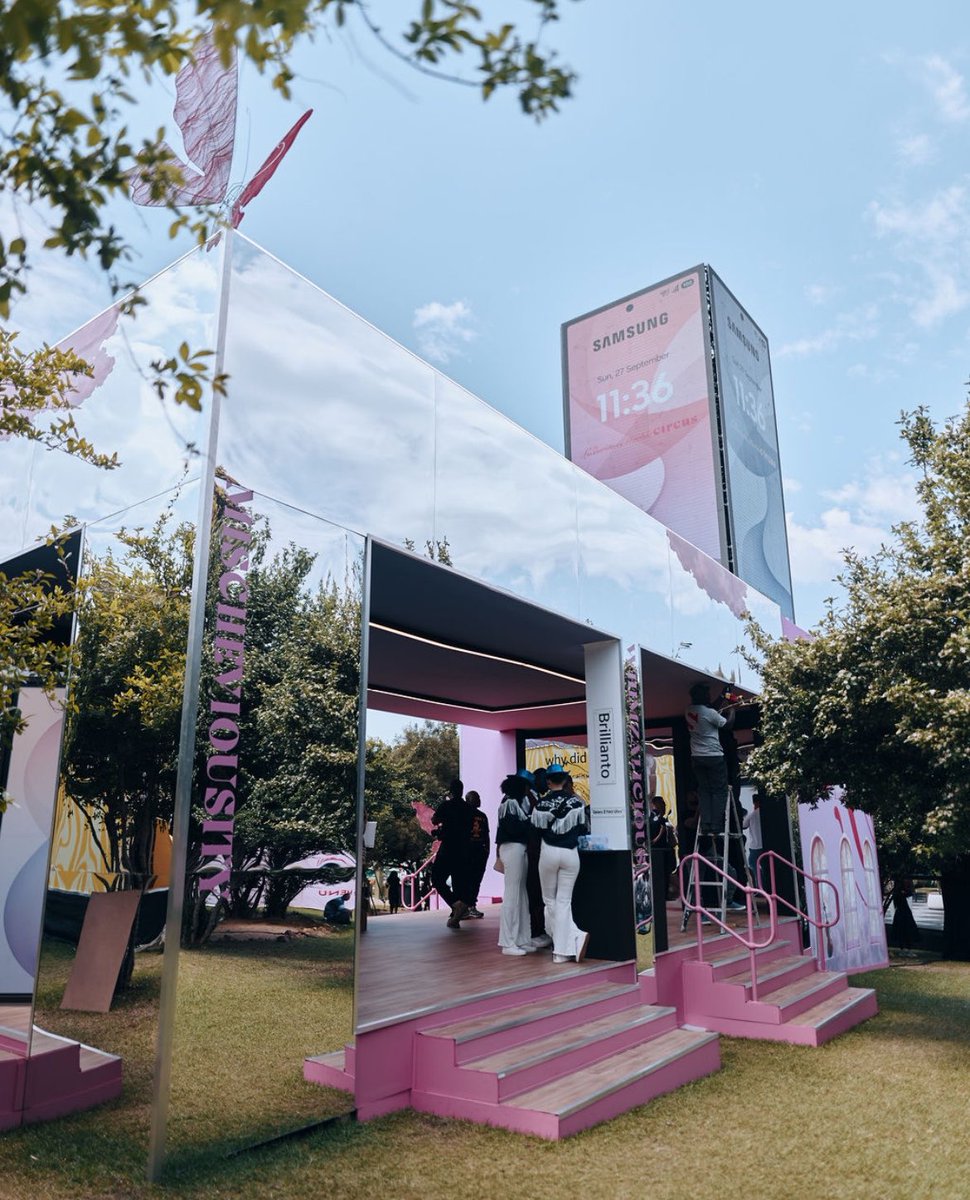 ke_ke2005's tweet photo. Yoh, this is not your regular tech experience 😂🎪✨ The Galaxy Hangout Imaginarium is giving magic, creativity and pure vibes! Samsung really knew how to bring the Galaxy experience to life at LMC. 👏🏽📱

@SamsungMobileSA
#GalaxyZFold8 #LMC #SamsungMobileSA https://t.co/8e8uuL43Td