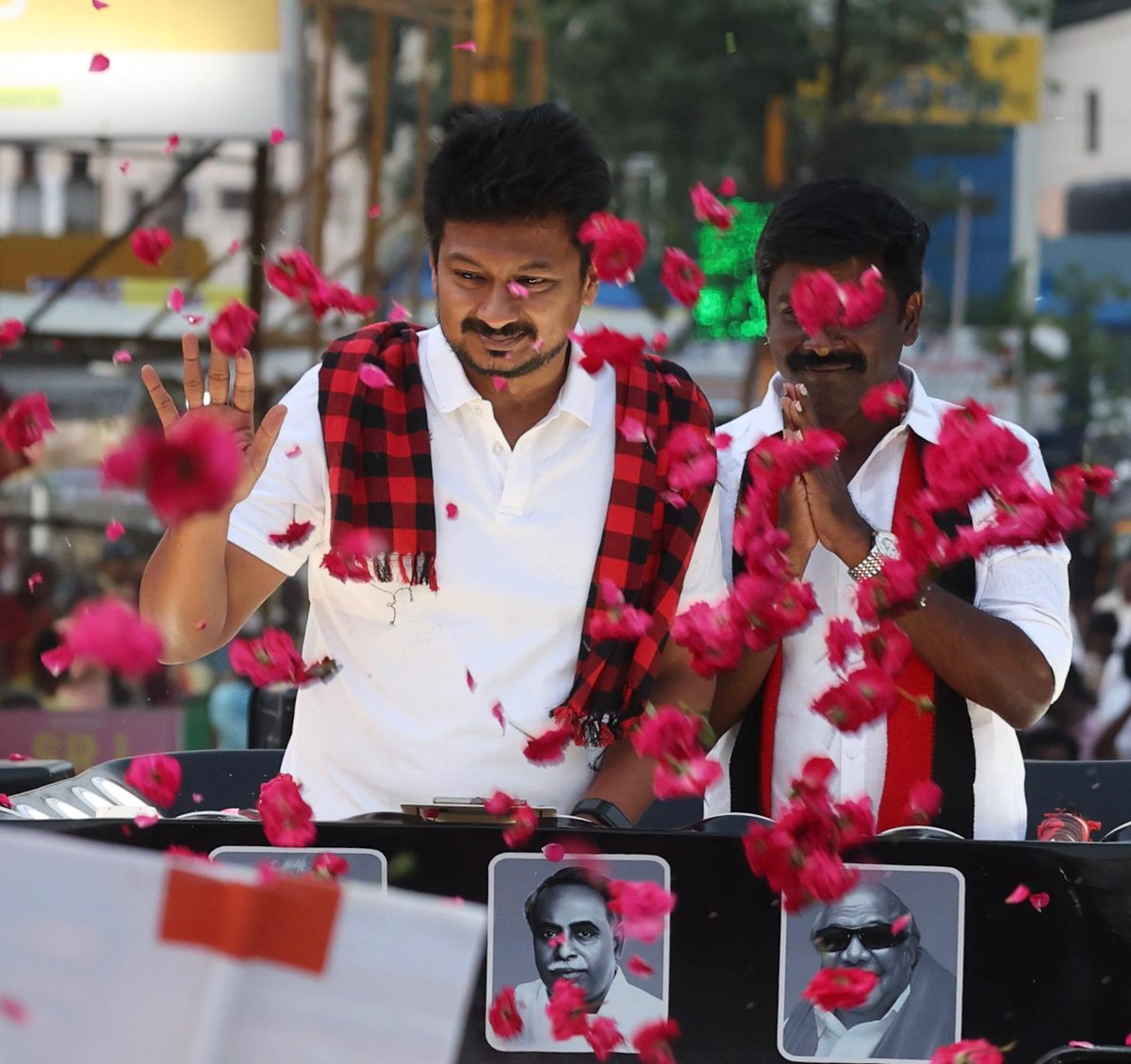 dmk_youthwing's tweet photo. மதச்சார்பற்ற முற்போக்குக் கூட்டணியின் மதுராந்தகம் தொகுதிக் கழக வெற்றி வேட்பாளர் வழக்கறிஞர் @iparanthamen அவர்களை ஆதரித்து, கழக இளைஞர் அணிச் செயலாளர் @Udhaystalin அவர்கள் பரப்புரை.  

#VoteForDMK #DMK4TN #Maduranthakam #Paranthamen https://t.co/cXlwDHvjZQ