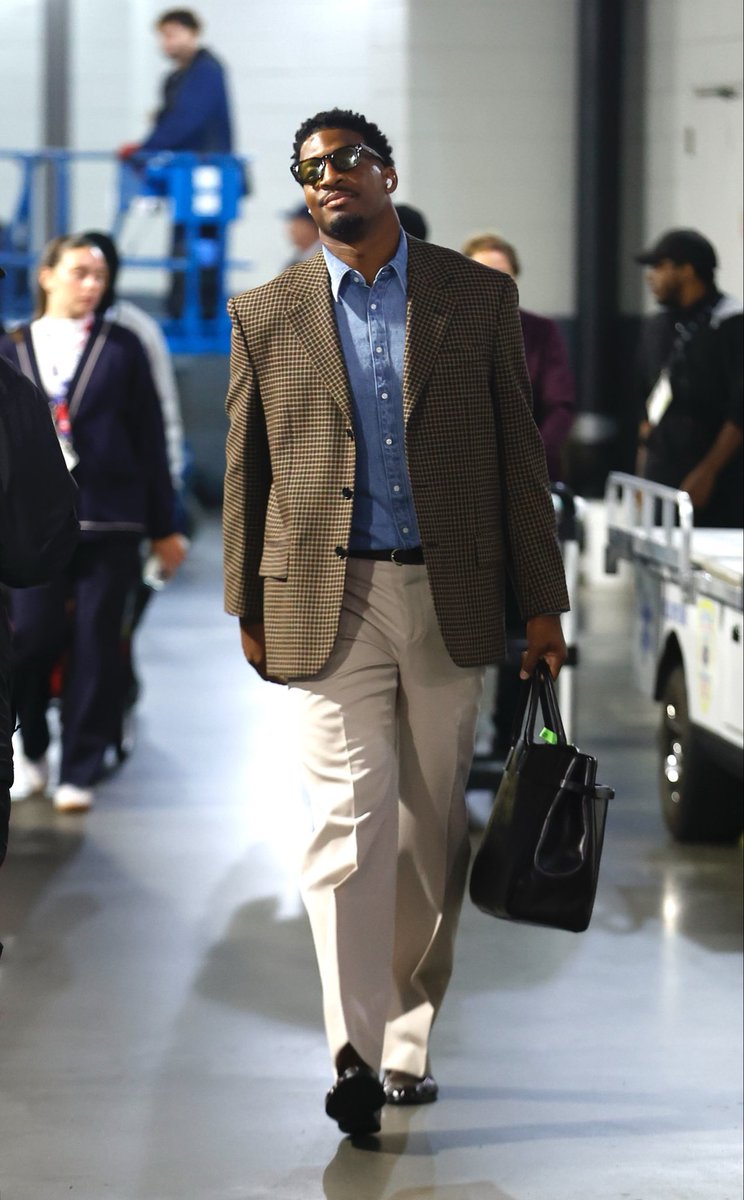 .@​Jaboowins ready for work. 💼

@​TENvsNYG - 1PM ET on CBS/Paramount+
Stream on @​NFLPlus 
 [📷](https://pbs.twimg.com/media/HTOoBVmWEAEHRBe.jpg) https://pbs.t