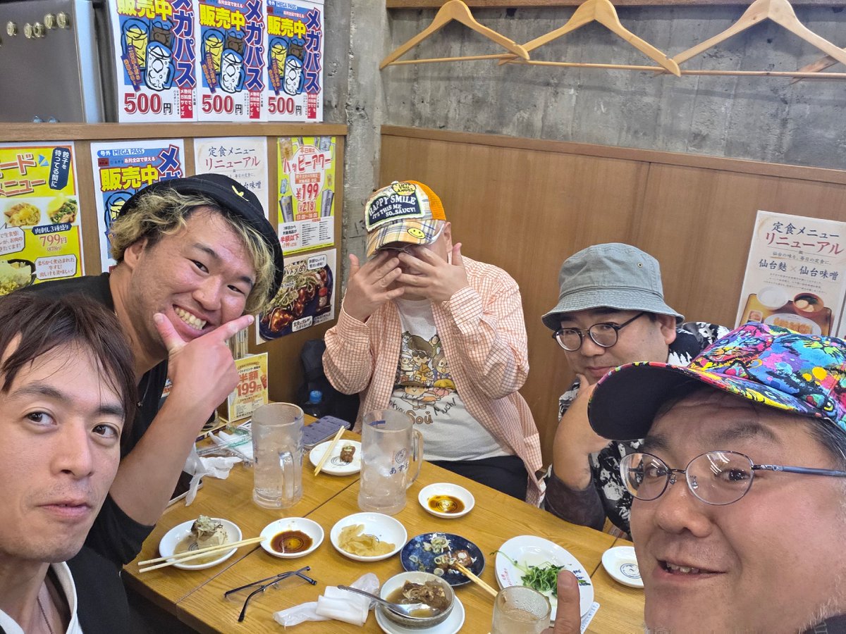 8K233Y1uaWI8m4C's tweet photo. 旧界隈の人たちと反省するけん～
#こうきとお茶会 
#POTION
#POEM https://t.co/TDKGG12oKi