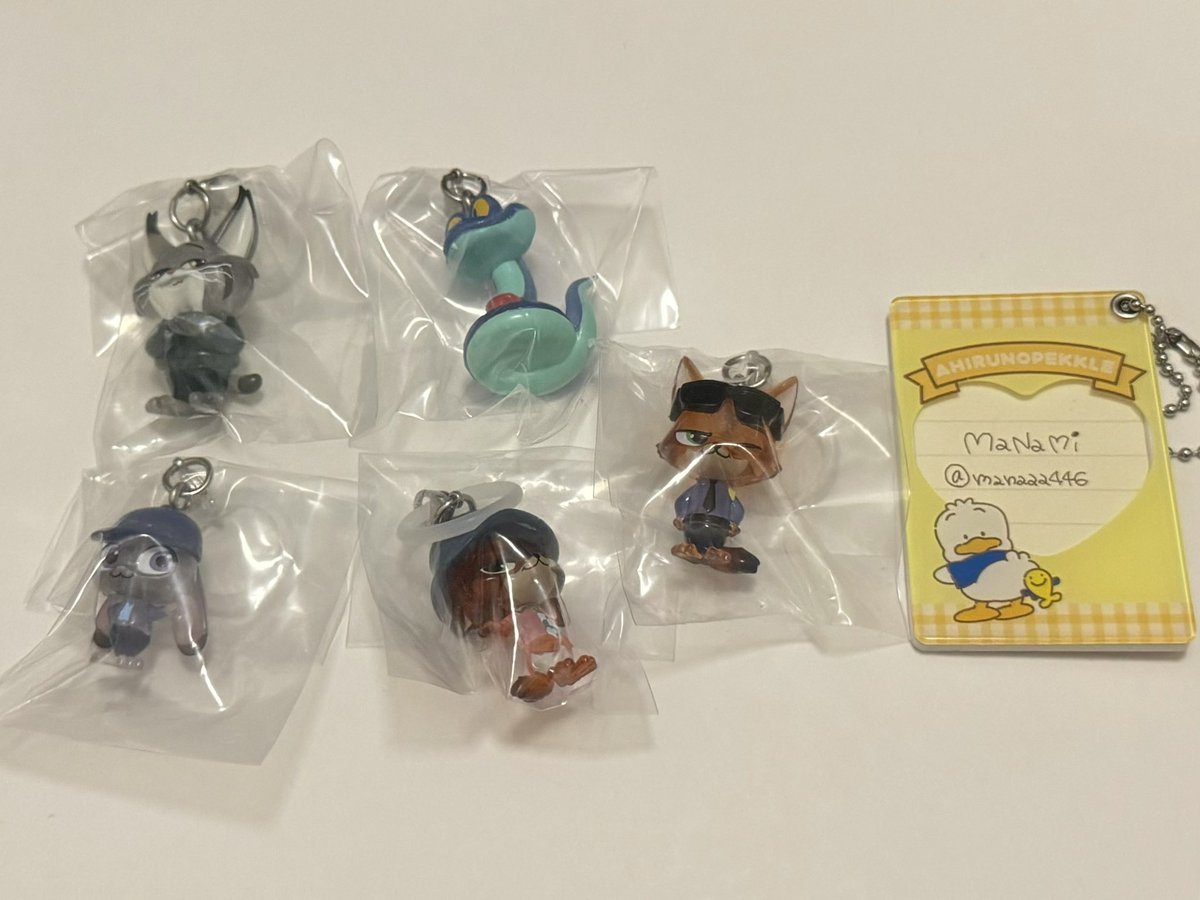 manaaa446's tweet photo. ズートピア　トイストーリー　ディズニーハロウィン　めじるしアクセサリー　ガチャガチャ
【交換】※郵送
譲▶︎ズートピア(5種)
求▶︎画像2〜3枚目

こちら難しいかもですが、いずれかの纏めてコンプセット同士での交換希望です。
よろしくお願いします🙇‍♀️ https://t.co/lewP8tPXCu