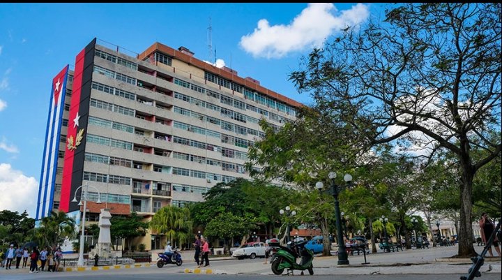 Invasorpress's tweet photo. 💫 Que este domingo disfrutes de la tranquilidad del  🏘️hogar y el amor que te rodea ❤️.
🌞Buenos 🌞 días desde @Invasorpress  en #CiegodeAvila #Cuba. 

📱 Sigue la información desde   https://t.co/t2BorhqgT7 https://t.co/onqKR4rvvM