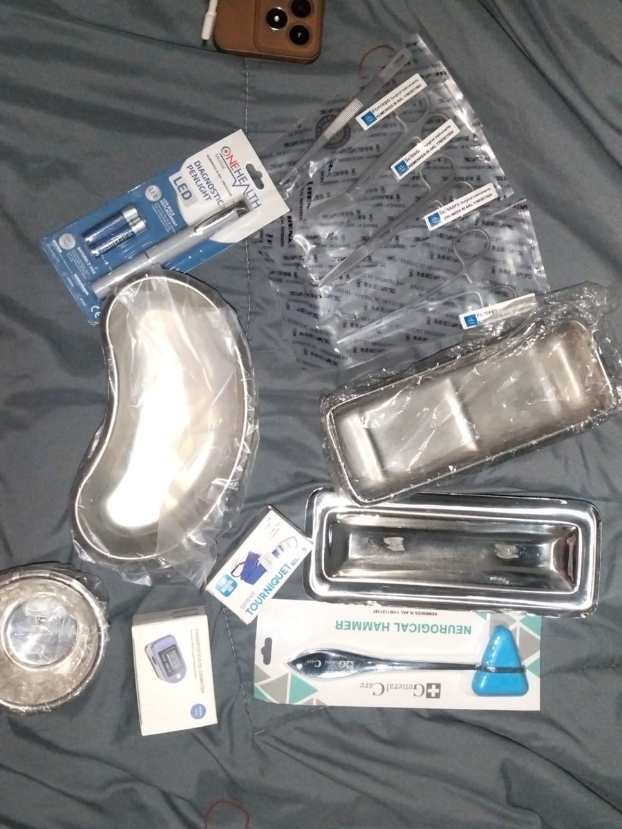 RCanary_'s tweet photo. #1Dask wta guys alkes full ini kalo ku jual 475k kemahalan ga ya? nanti free medline.ini blm pernah kupake juga, aku gatau harga pasar nya
help #alkes https://t.co/HReaoSreRm