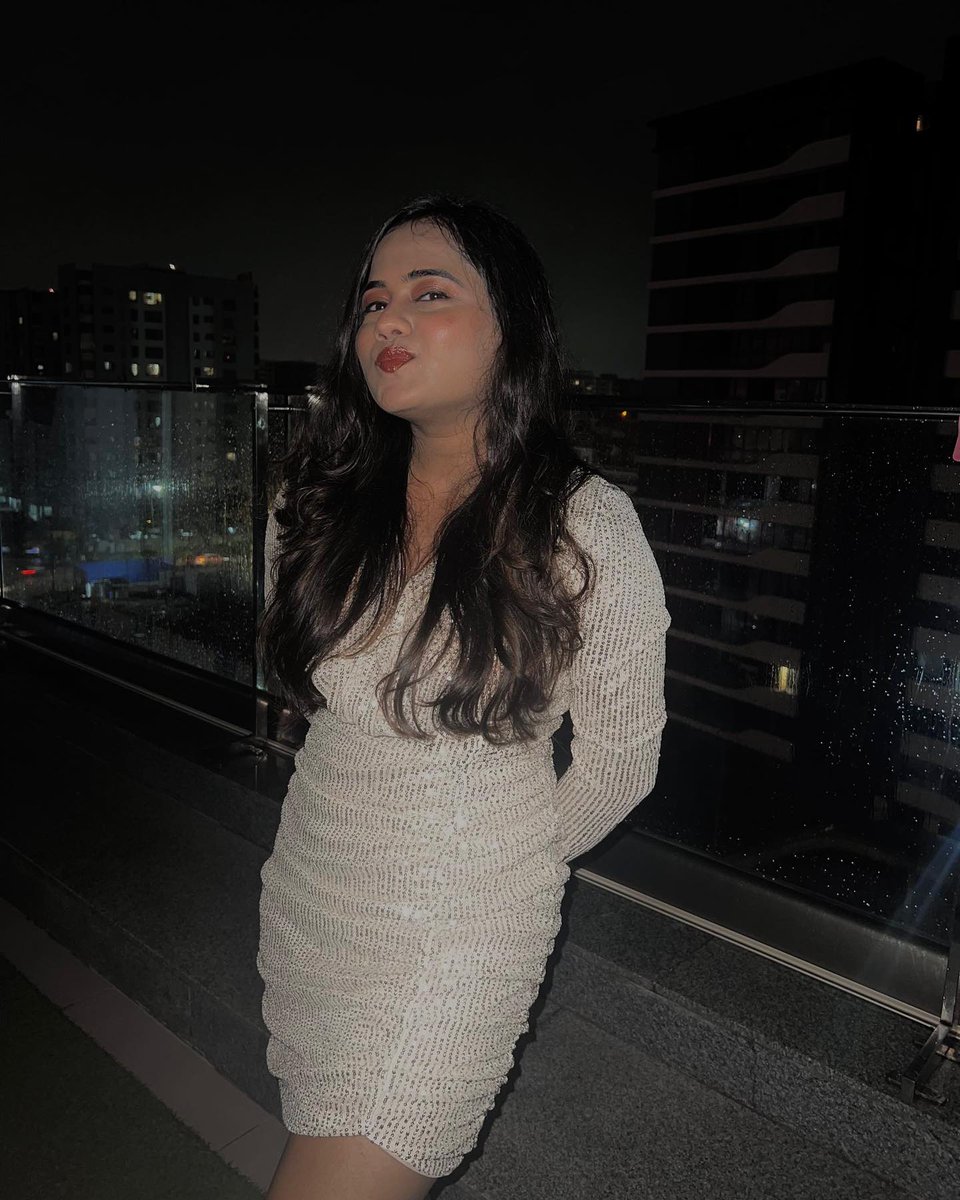 EliaBeshorgx's tweet photo. Let’s count the stars, we’ll spend the whole night together. https://t.co/6OUJbxkboz