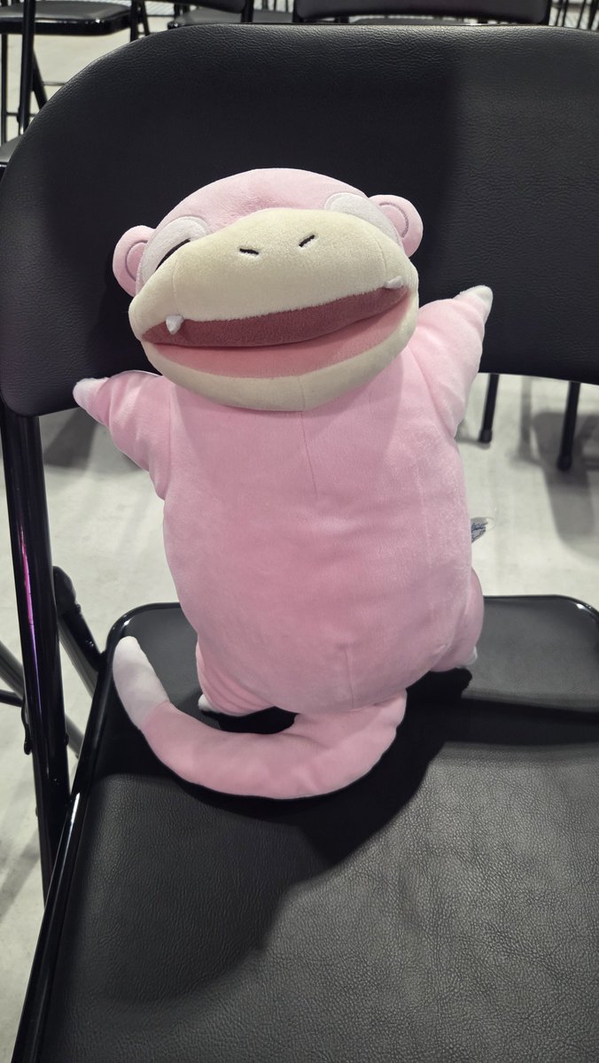 hamuo_feh's tweet photo. 現地で観戦しました。
凄い試合でした、おめでとうございます＼( ・ω・)／
あと息子が持ってきたヤドンが
最後にでてきて嬉しかったです。
やぁん

#ポケモンユナイト https://t.co/ELHYtm2kS3