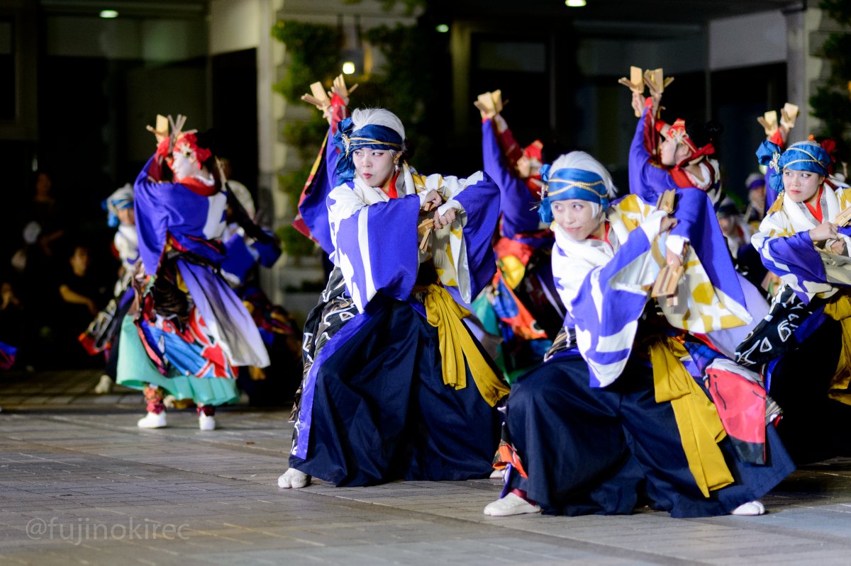 fujinokirec's tweet photo. 富山のよさこい祭り、終わってしまいました。大盛り上がりで見てる方も感激でした。また来年お会いしましょう。皆様どうかお元気で。そして、さらば湊や。写真は華舞鬼蜂さん、國士舞双さん、常笑さん、最後の花火。 https://t.co/gEwKvZLV3s