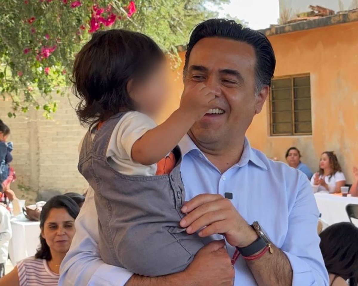 LuisBNava's tweet photo. ¡En Ezequiel Montes se siente el cariño y hay mucho de qué platicar! Pasamos una gran tarde en Loberas con amigas y amigos que quieren lo mismo que yo: que sus familias vivan tranquilas. 

Entre la comida y la conversación, hablamos de sus preocupaciones y también de las tradiciones que quieren mantener vivas. 

Gracias por recibirme con tanta confianza y por su respaldo para seguir cuidando Querétaro.