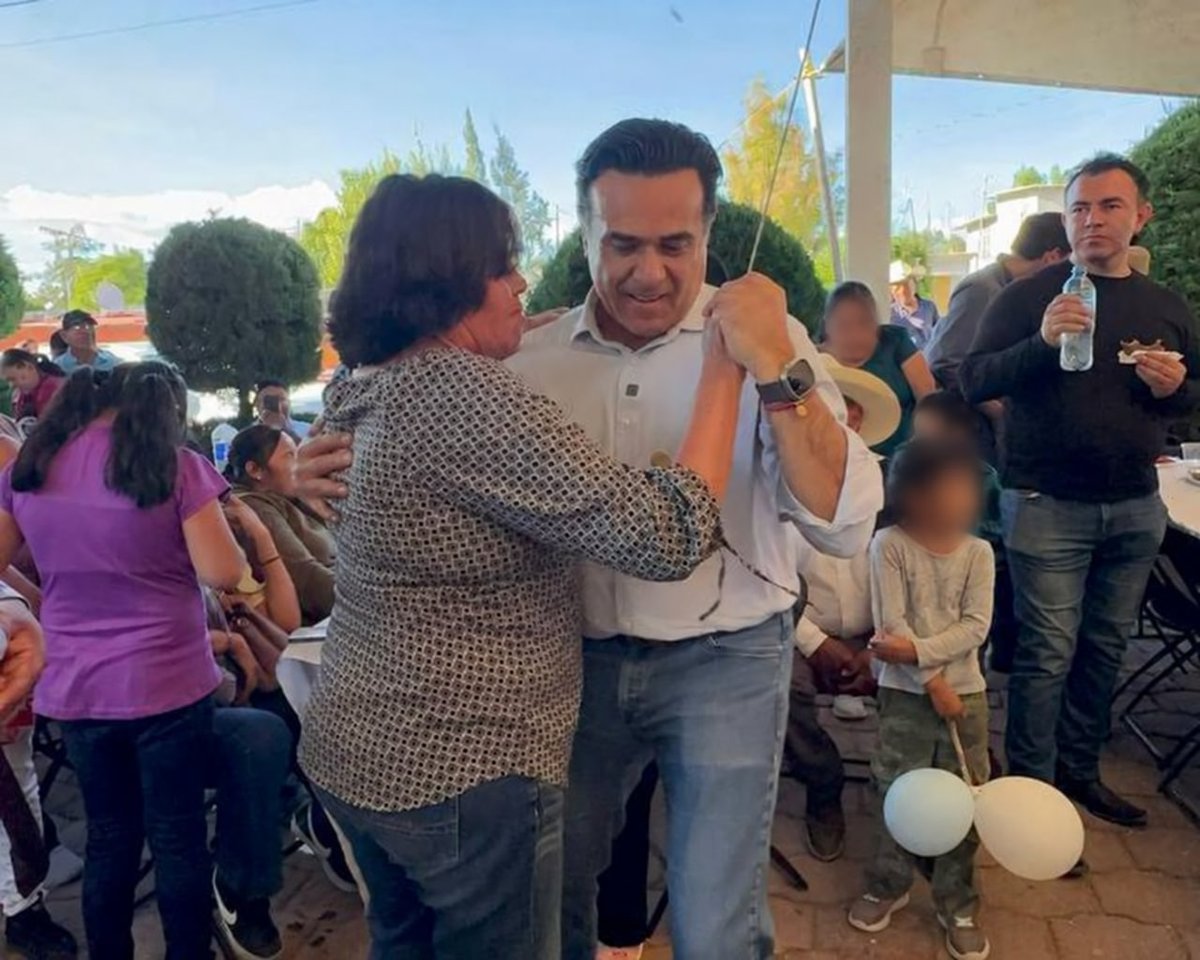 LuisBNava's tweet photo. ¡En Ezequiel Montes se siente el cariño y hay mucho de qué platicar! Pasamos una gran tarde en Loberas con amigas y amigos que quieren lo mismo que yo: que sus familias vivan tranquilas. 

Entre la comida y la conversación, hablamos de sus preocupaciones y también de las tradiciones que quieren mantener vivas. 

Gracias por recibirme con tanta confianza y por su respaldo para seguir cuidando Querétaro.