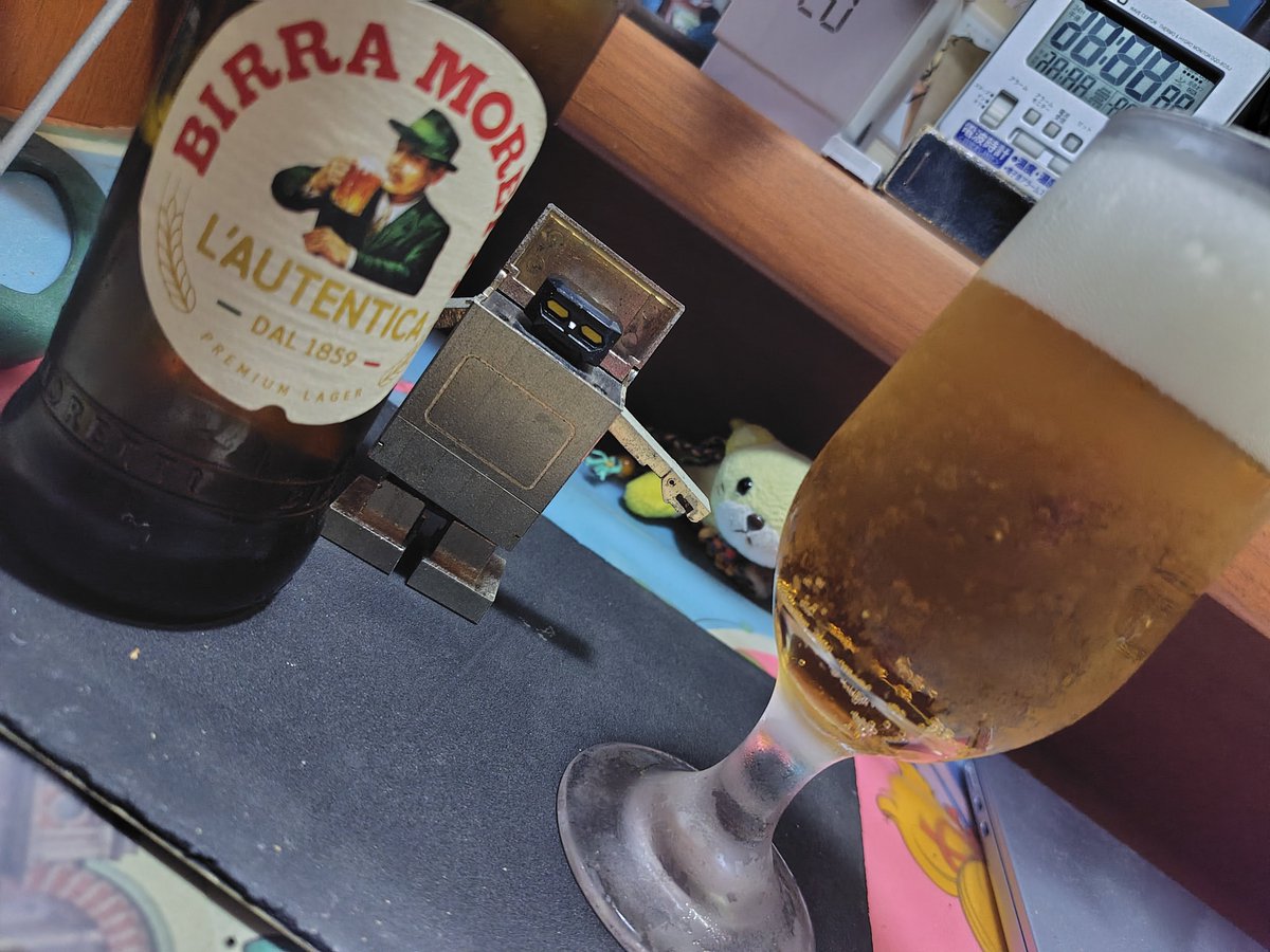pekeanjyo's tweet photo. 前線追っかけ美食取り寄せ！イタリアのビール、モレッティ。ライトな飲み口でしたよ。 https://t.co/SX12TrbT0M