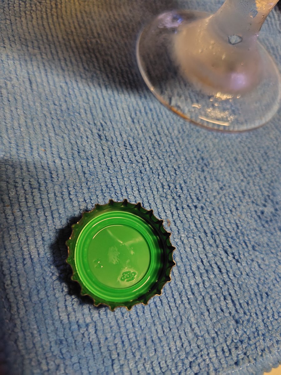 pekeanjyo's tweet photo. 前線追っかけ美食取り寄せ！イタリアのビール、モレッティ。ライトな飲み口でしたよ。 https://t.co/SX12TrbT0M