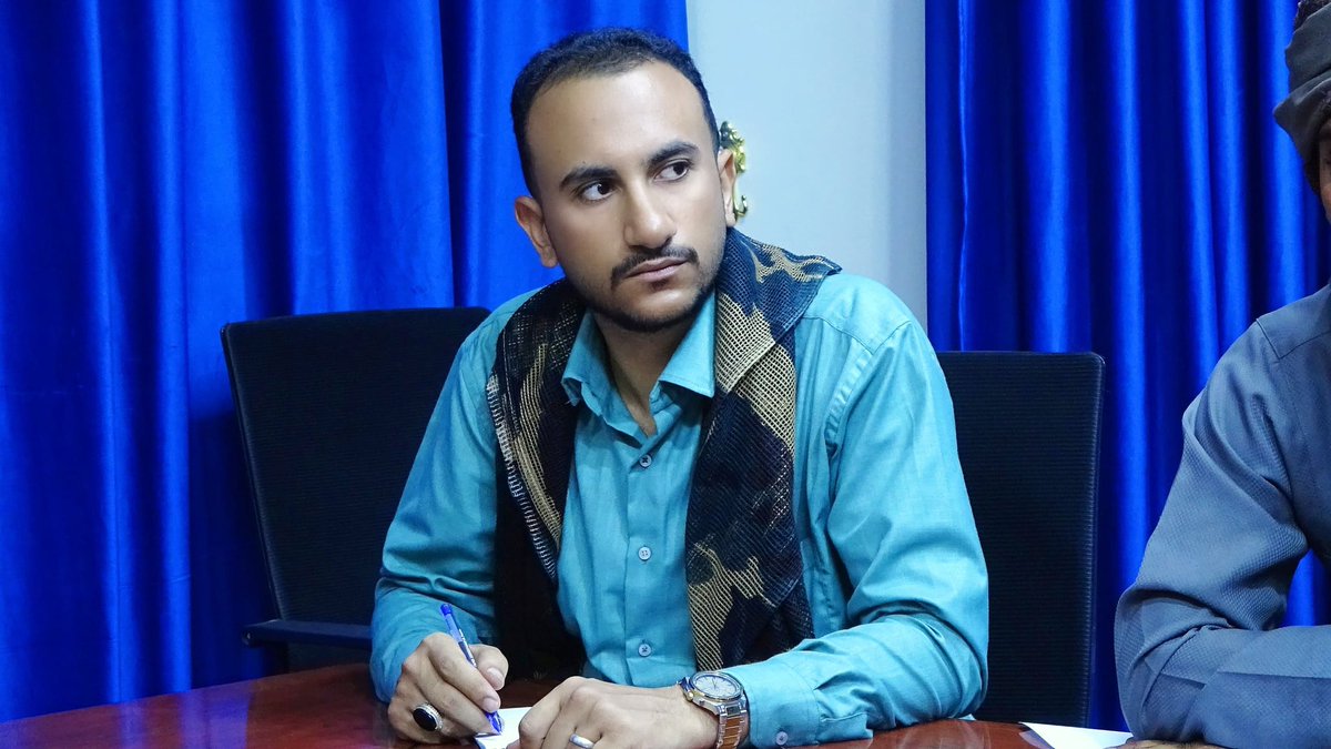 stc_hadramout_v's tweet photo. تنفيذية انتقالي وادي وصحراء حضرموت تناقش مستجدات المرحلة وتستعرض الأداء التنظيمي

الأحد - 27 سبتمبر 2026م/ سيئون - إدارة الإعلام والثقافة بالهيئة

عقدت الهيئة التنفيذية المساعدة للمجلس الانتقالي الجنوبي العربي لشؤون مديريات وادي وصحراء حضرموت، اليوم الأحد، اجتماعها الدو��ي الثاني لشهر سبتمبر، برئاسة عضو هيئة رئاسة المجلس، رئيس الهيئة، عبدالملك محسن التميمي.

وفي مستهل الاجتماع، الذي حضره عضو المجلس الاستشاري، أحمد الحامد، ورئيس تنفيذية انتقالي سيئون، عبدالرحمن الجفري، نقل التميمي تحيات الرئيس القائد عيدروس الزُبيدي، رئيس المجلس الانتقالي الجنوبي العربي، ووضاح الحالمي، عضو هيئة الرئاسة، الأمين العام للأمانة العامة، مشيدًا بالجهود المبذولة لتعزيز العمل التنظيمي والمؤسسي وخدمة أبناء وادي وصحراء حضرموت.

واستعرض التميمي مستجدات الأوضاع على الساحة الحضرمية بشكل خاص، والجنوبية بشكل عام، وما تشهده من تطورات سياسية وميدانية، مؤكدًا أهمية مواصلة الجهود وتعزيز التنسيق لمواكبة التطورات الراهنة.

وشدد المجتمعون على أهمية رفع مستوى الجاهزية والاستعداد لأي طارئ، وتعزيز اليقظة والتنسيق المجتمعي والتنظيمي، بما يواكب مستجدات الأوضاع ويحافظ على أمن واستقرار حضرموت والجنوب.

وأكد المجتمعون تمسك أبناء الجنوب بقضيتهم وحقهم في تقرير مصيرهم، مشيرين إلى أهمية الحفاظ على وحدة الصف وتعزيز العمل السياسي والتنظيمي والمجتمعي بما يخدم تطلعات أبناء الجنوب.

واستعرض مدير الإدارة التنظيمية، أحمد بن إسحاق، التقرير التنظيمي الدوري للفصل الثالث من العام 2026، متضمنًا مستوى تنفيذ الخطط والبرامج التنظيمية، إلى جانب سير العمل التنظيمي في مديريات وادي وصحراء حضرموت، وأبرز الصعوبات والمعوقات وسبل معالجتها، بما يسهم في تعزيز مستوى الأداء خلال المرحلة المقبلة.

وناقش الاجتماع الاستعدادات الجارية لإحياء الذكرى الـ63 لثورة 14 أكتوبر المجيدة، مؤكدًا أهمية التحضير الجيد للفعاليات والأنشطة المصاحبة لهذه المناسبة، بما يعكس مكانتها في الذاكرة الوطنية الجنوبية.

وخرج الاجتماع بعدد من القرارات والتوصيات الهادفة إلى تعزيز الأداء التنظيمي، وتفعيل دور الإدارات والهيئات المحلية في مديريات وادي وصحراء حضرموت، ومواصلة العمل بما يخدم أبناء المحافظة والجنوب.

🔹 صفحتنا على فيسبوك:
الهيئة التنفيذية المساعدة للمجلس الانتقالي الجنوبي العربي لشؤون مديريات وادي وصحراء حضرم��ت
https://t.co/sC45BVklAu

🔹 حسابنا على منصة إكس (X):
الهيئة التنفيذية المساعدة للمجلس الانتقالي الجنوبي العربي لشؤون مديريات وادي وصحراء حضرموت
 https://t.co/bjqX1zPtu1