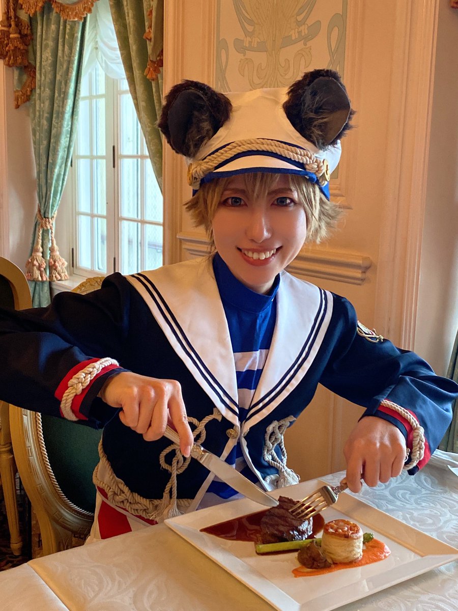 tonocostwst's tweet photo. コロンビアのコース料理を🏹と🐺と食べてるとき『〇〇とデートに来たに使っていいよ』に使える写真を撮ってたんだけど、、、

『人の金で食べる肉はうまいっすね〜！！』にしかならないラギーだった😂
雰囲気合わなwww https://t.co/u9OnboKqNS