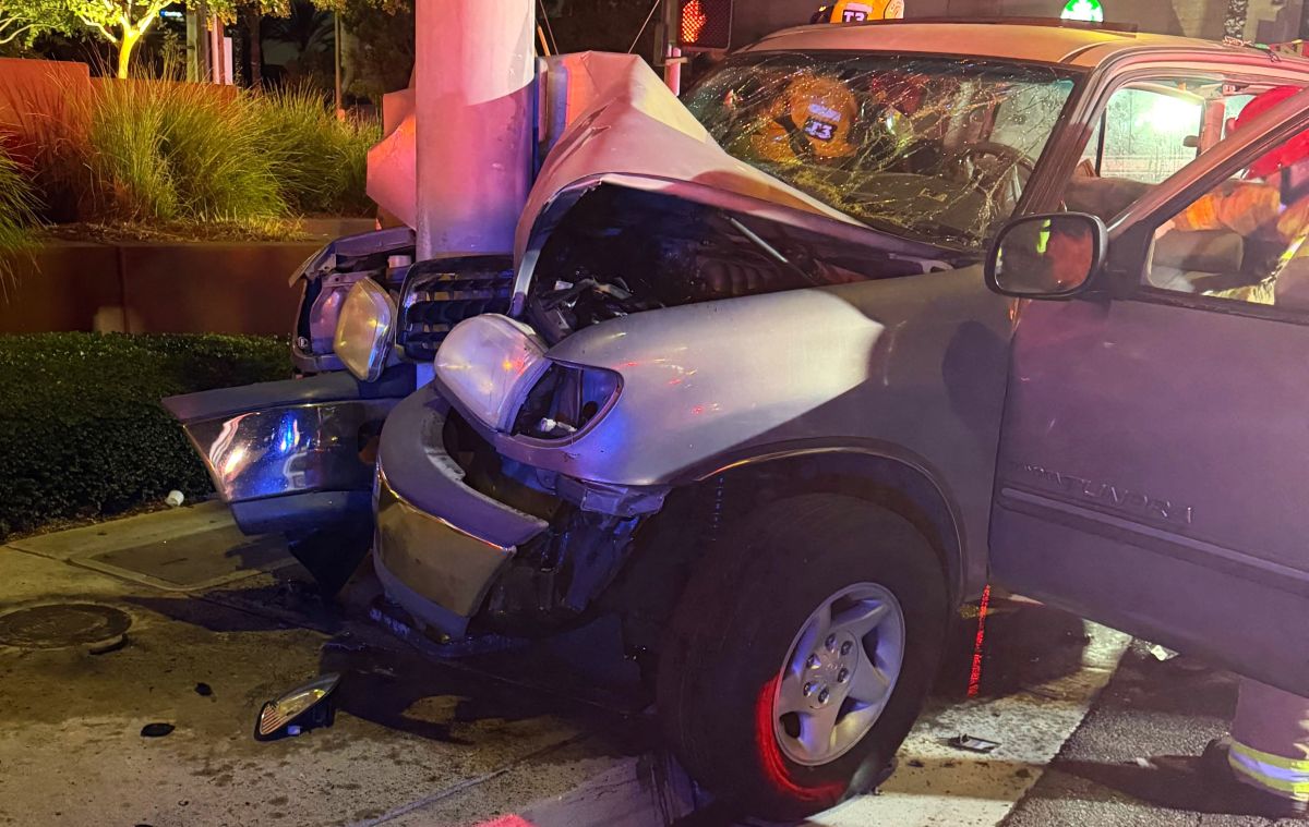 NewSantaAnaBlog's tweet photo. Two trapped after pick-up truck slams into light pole in Orange; firefighters perform heavy rescue

https://t.co/iQmwEH4rQu

A serious single‑vehicle collision late last night at Chapman Avenue and Manchester Avenue left two occupants trapped after their SUV struck a light pole with significant force.