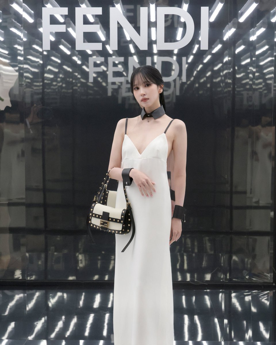 zou77Z_misana's tweet photo. カルチャークルーズ編集部 IG x MINA

MINA with FENDI’s Chief Creative Officer, Maria Grazia Chiuri

🔗 https://t.co/hbCZ664ov6

#ミナ #미나 #TWICE #트와이스 
#MINAxFENDI #FendiSS27
#MFWSS27 #MYOUIMINA https://t.co/VUJXNIJ34t