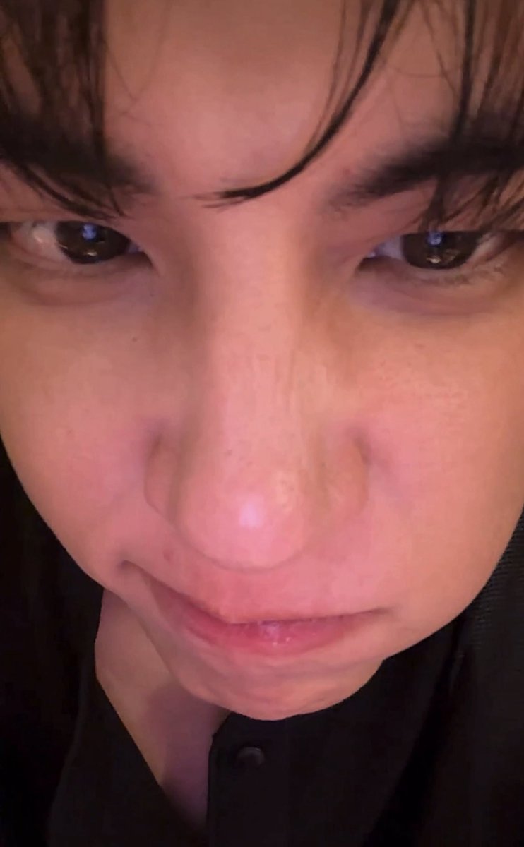 daaxheart's tweet photo. 그니까 한쪽 입꼬리를 꼭 아르릉 올려야 되고 코가 꼭 똥그래야 되고, https://t.co/BC7h9bbdo8