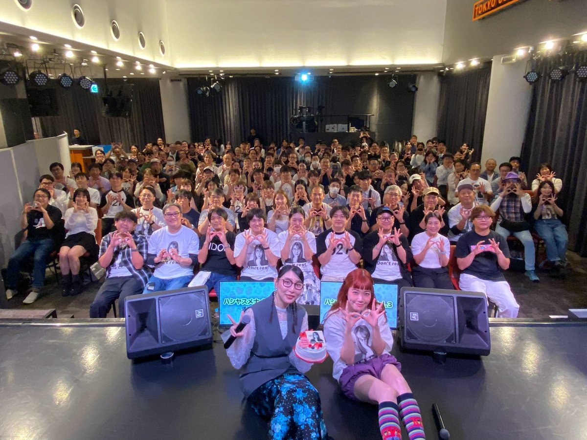 atsuko84_BiSH's tweet photo. ハシヤスメナイトvol.3今年もありがとうございました！1部は二瓶ちゃん、2部はチッチがゲストで来てくれました🌝✨今回はミニカメラでみんなにハシヤスメナイトの様子を撮ってもらいました！後でじっくり見るね🥳素敵な1年になりそう！会いに来てくれてありがとう！！感謝です🎂❤️‍🔥 https://t.co/kQYC92zMTY