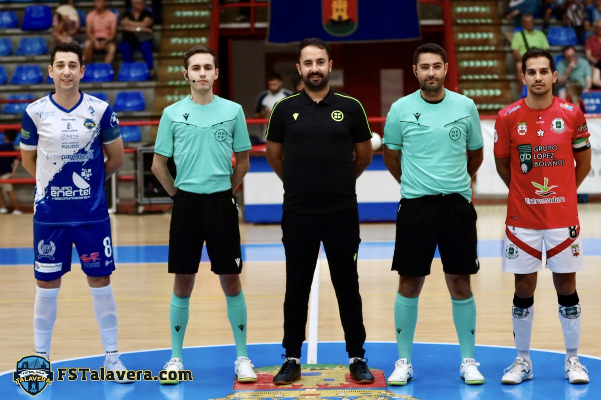 CoGAFS's tweet photo. 🏆 2ª División B | Grupo 4 | Jª 2
👥 Adrián Báez / Lucas Benitez
👤 Jaime Bernal
@FS_Talavera 🆚 @grupolopez14
📸 @FS_Talavera
#futsal #aretofutbola #futsalreferee #talaveradelareina #cogafs https://t.co/1Bw81l1aH4