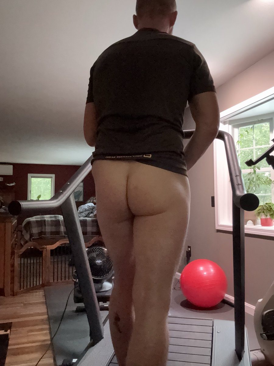 lakerunner603's tweet photo. when it’s a rainy day all you can do is run the treadmill https://t.co/Kg9CTxUVA0