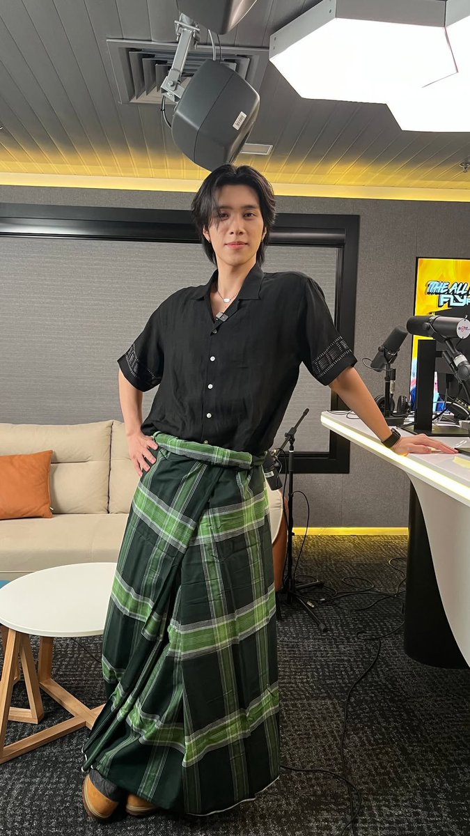 MyKpopHuntress's tweet photo. MAKA KAMI ( smart ah abe hendery berkain pelikat )

🔗 https://t.co/ROEs98cIQF

#HENDERY #WayV #威神V #HENDERYinMY #HENDERYinKL https://t.co/AgCRMHOPsp
