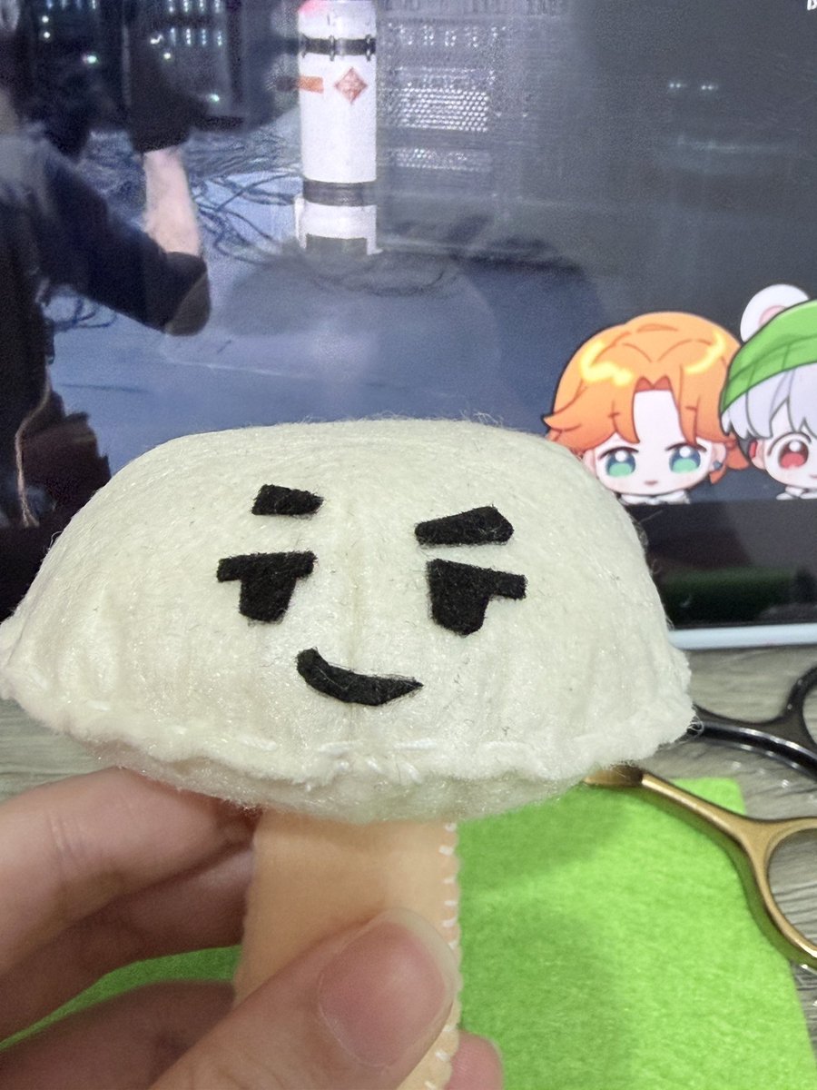 Cang0928's tweet photo. 為什麼這顆菇看起來這麼欠扁 https://t.co/Y6pOLoAiRw