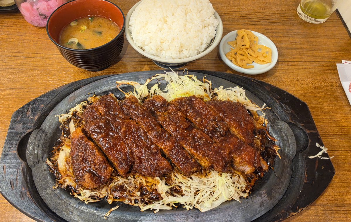 Haakuzn's tweet photo. 무엇인가가 허전한거 같아서 나고야에 왔는데 미소카츠는 먹고 가야지. 이제 도쿄로 출발. https://t.co/UKOuJ8kycZ