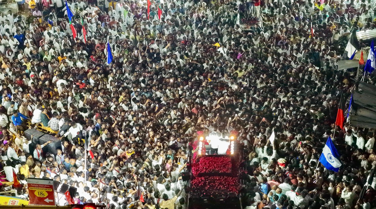 dmk_youthwing's tweet photo. மதச்சார்பற்ற முற்போக்குக் கூட்டணியின் மதுராந்தகம் தொகுதிக் கழக வெற்றி வேட்பாளர் வழக்கறிஞர் @iparanthamen அவர்களை ஆதரித்து, கழக இளைஞர் அணிச் செயலாளர் @Udhaystalin அவர்கள் பரப்புரை.  

#VoteForDMK #DMK4TN #Maduranthakam #Paranthamen https://t.co/cXlwDHvjZQ