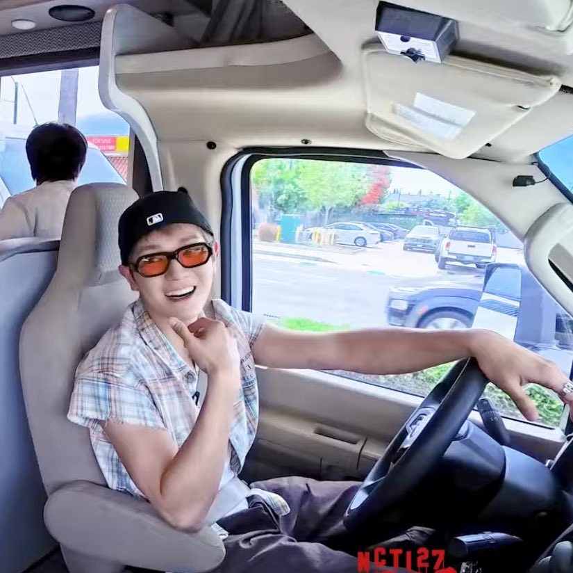 wishper127's tweet photo. ibarat johnny sopir lintas sumetara taeyong supir lintas jawa https://t.co/ZC82umFhd2