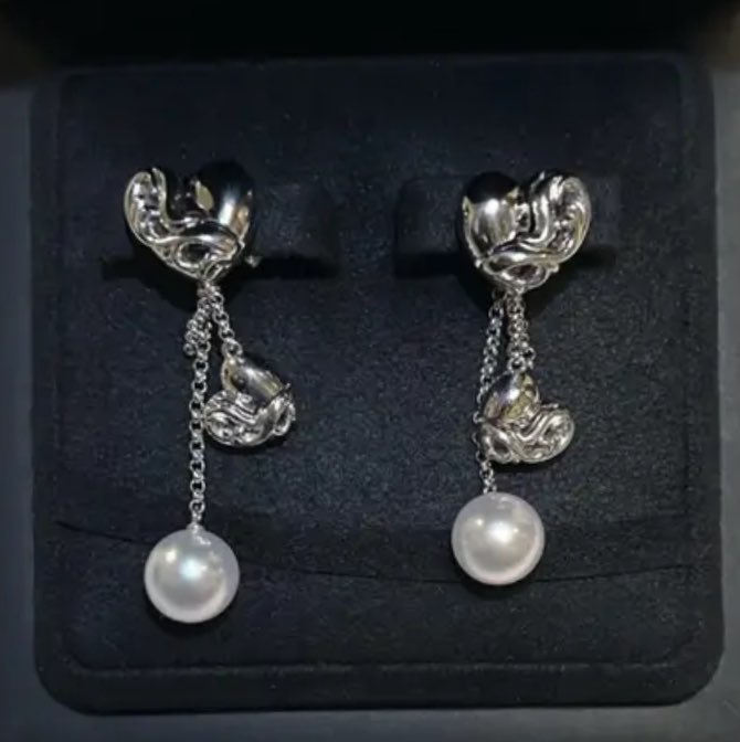 JUNG9795_'s tweet photo. anting yg jungkook pake ternyata dari Chrome Hearts × MIKIMOTO 💖
secakep ituuuu dipake sayangku mana ada pearl nya :(((( https://t.co/CMaYnOpcAT